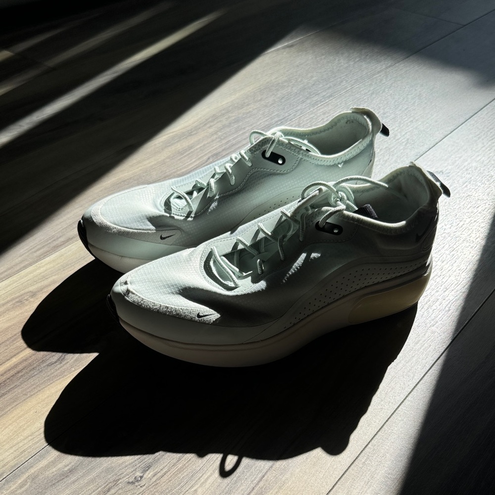 Nike Women's Light Blue Athletic Shoes